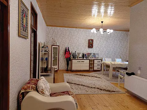 Satılır 5 otaqlı həyət evi 260 m²