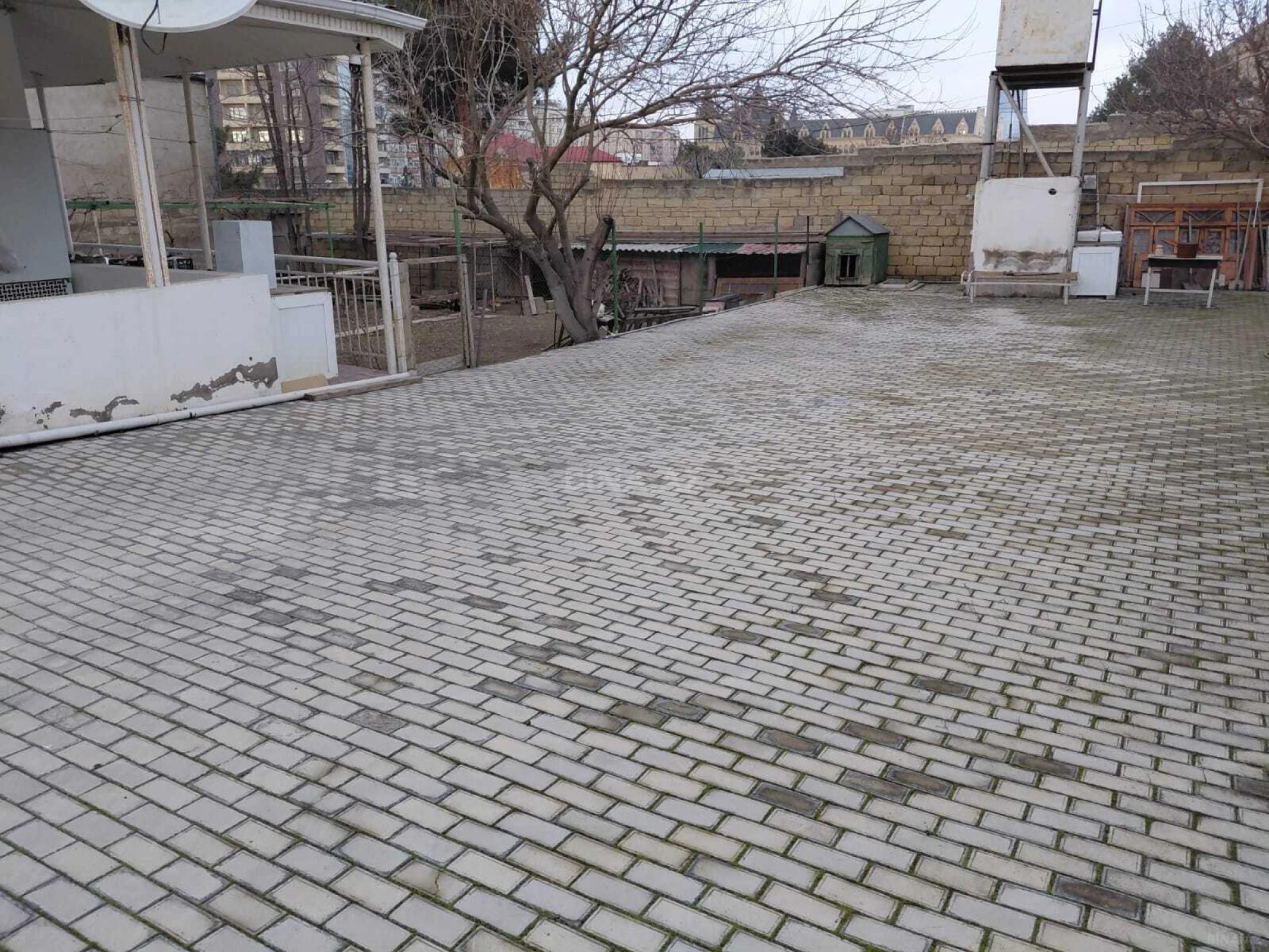 Satılır 5 otaqlı həyət evi 260 m²