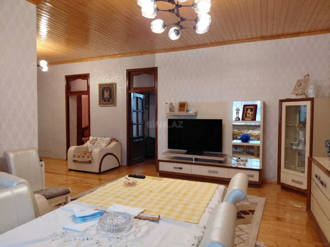 Satılır 5 otaqlı həyət evi 260 m²