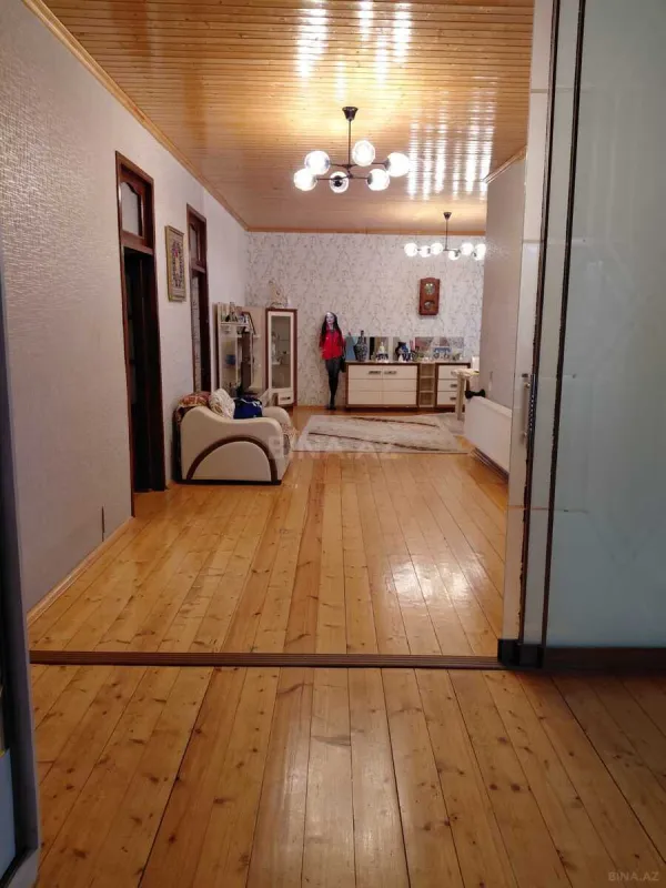 Satılır 5 otaqlı həyət evi 260 m²