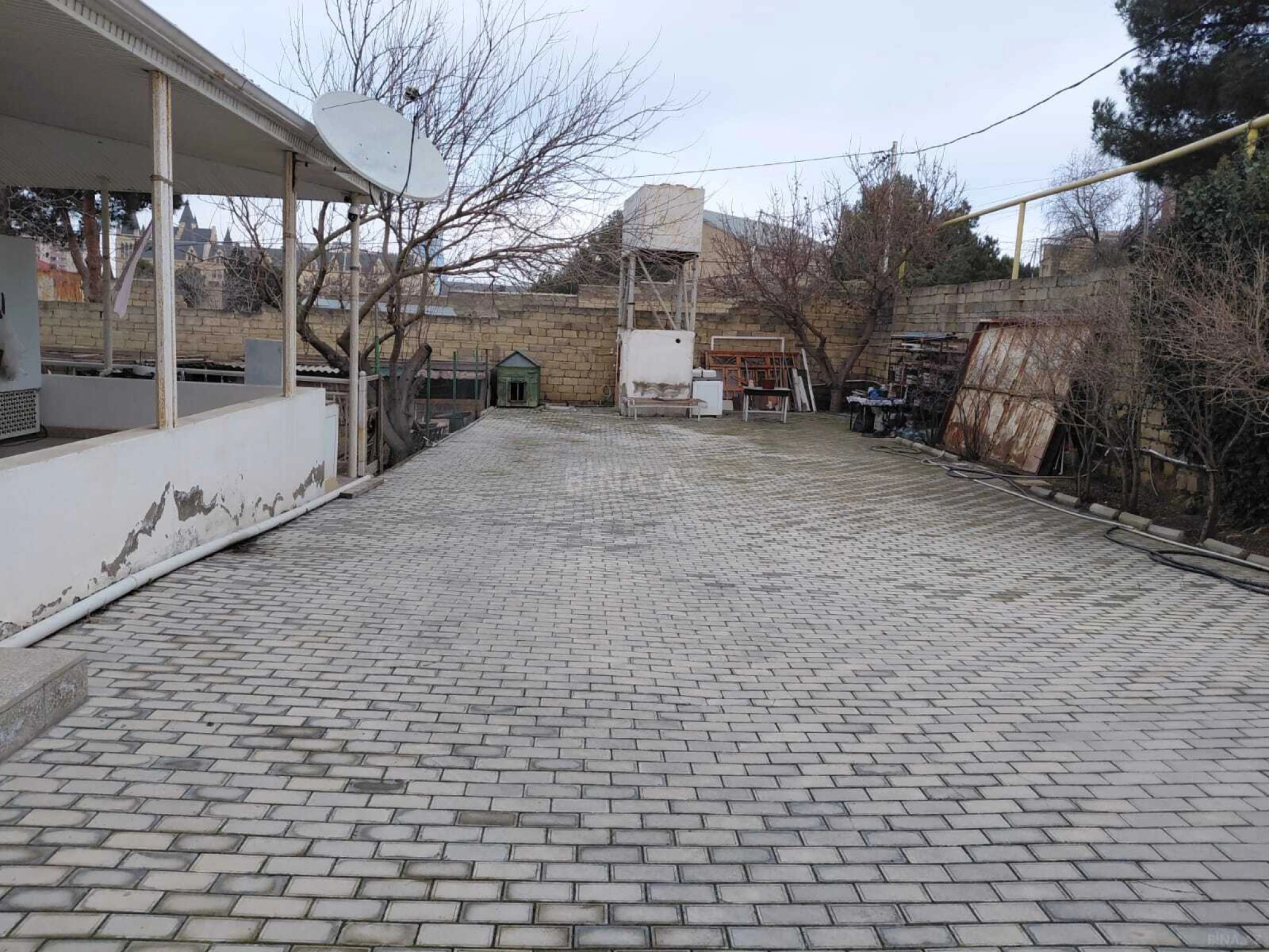 Satılır 5 otaqlı həyət evi 260 m²