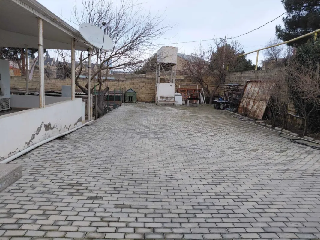 Satılır 5 otaqlı həyət evi 260 m²
