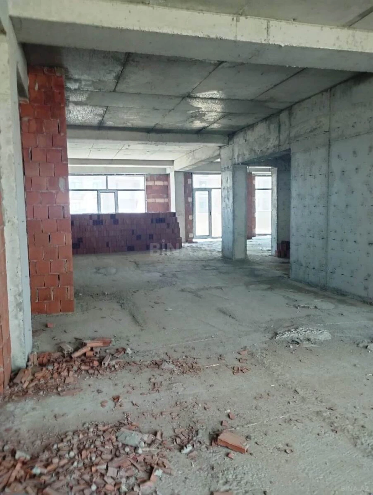 Satılır 3 otaqlı mənzil 118 m²