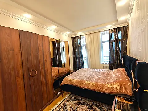 Satılır 3 otaqlı mənzil 106 m²
