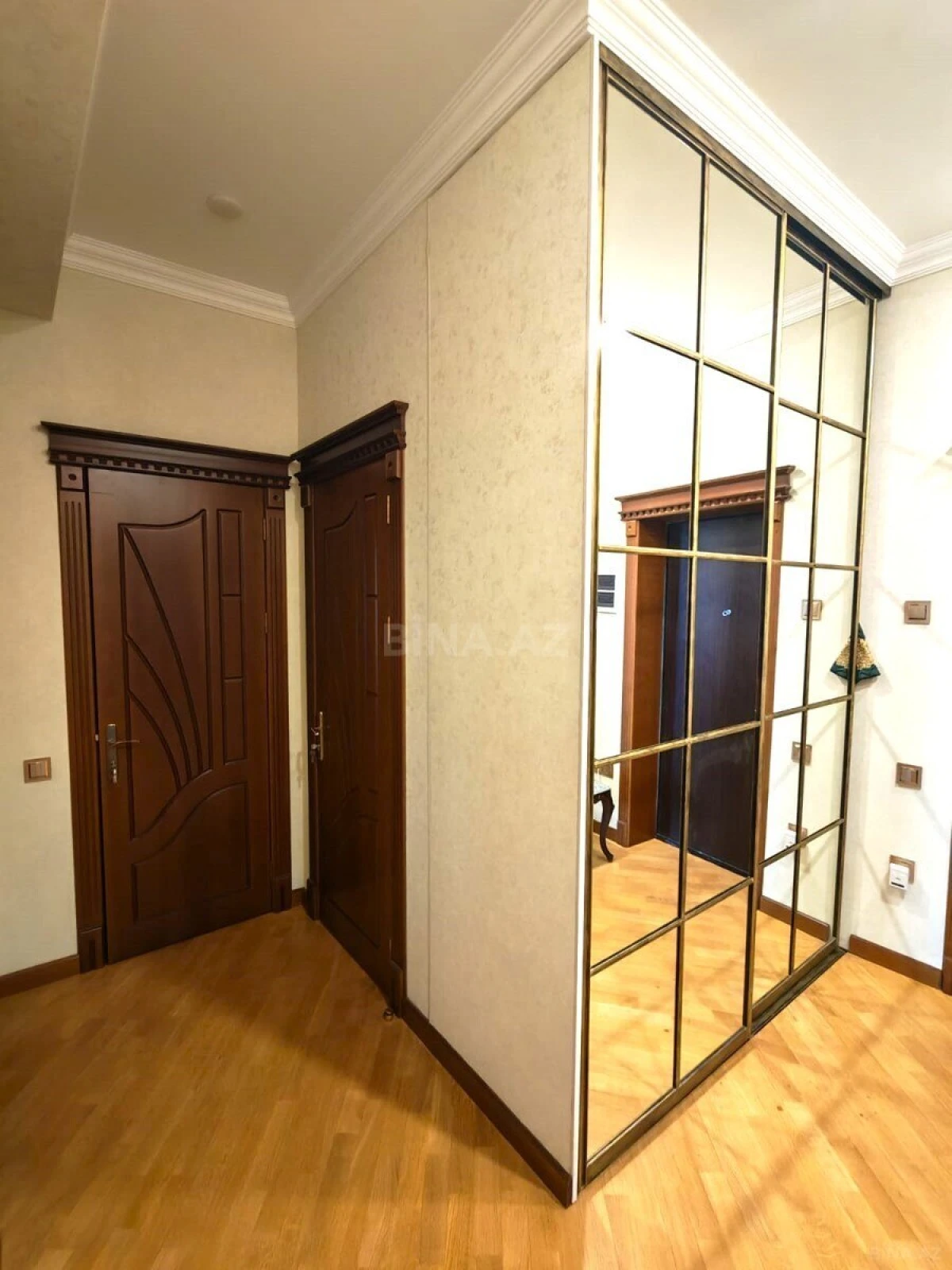 Satılır 3 otaqlı mənzil 106 m²