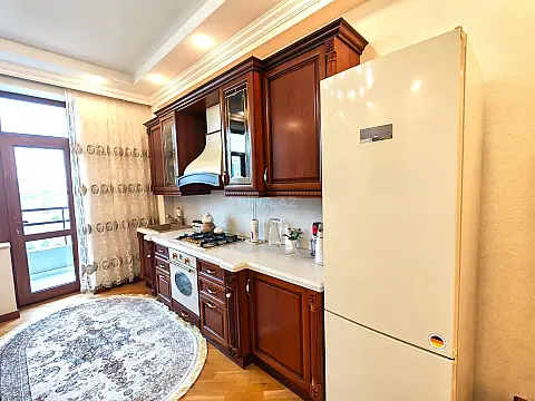 Satılır 3 otaqlı mənzil 106 m²