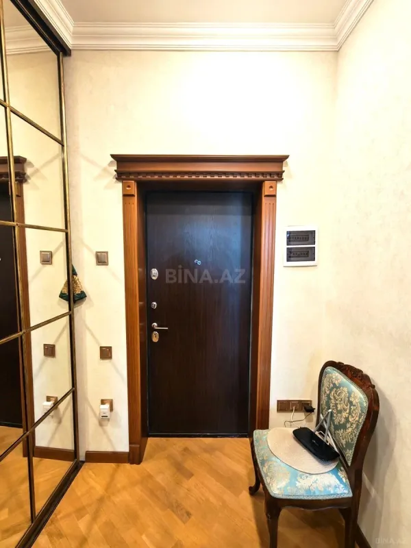 Satılır 3 otaqlı mənzil 106 m²