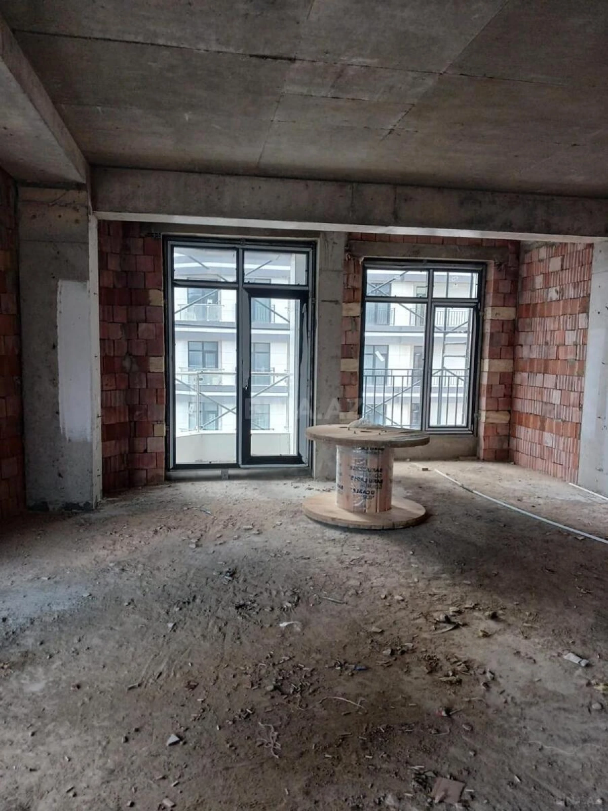 Satılır 3 otaqlı mənzil 106 m²