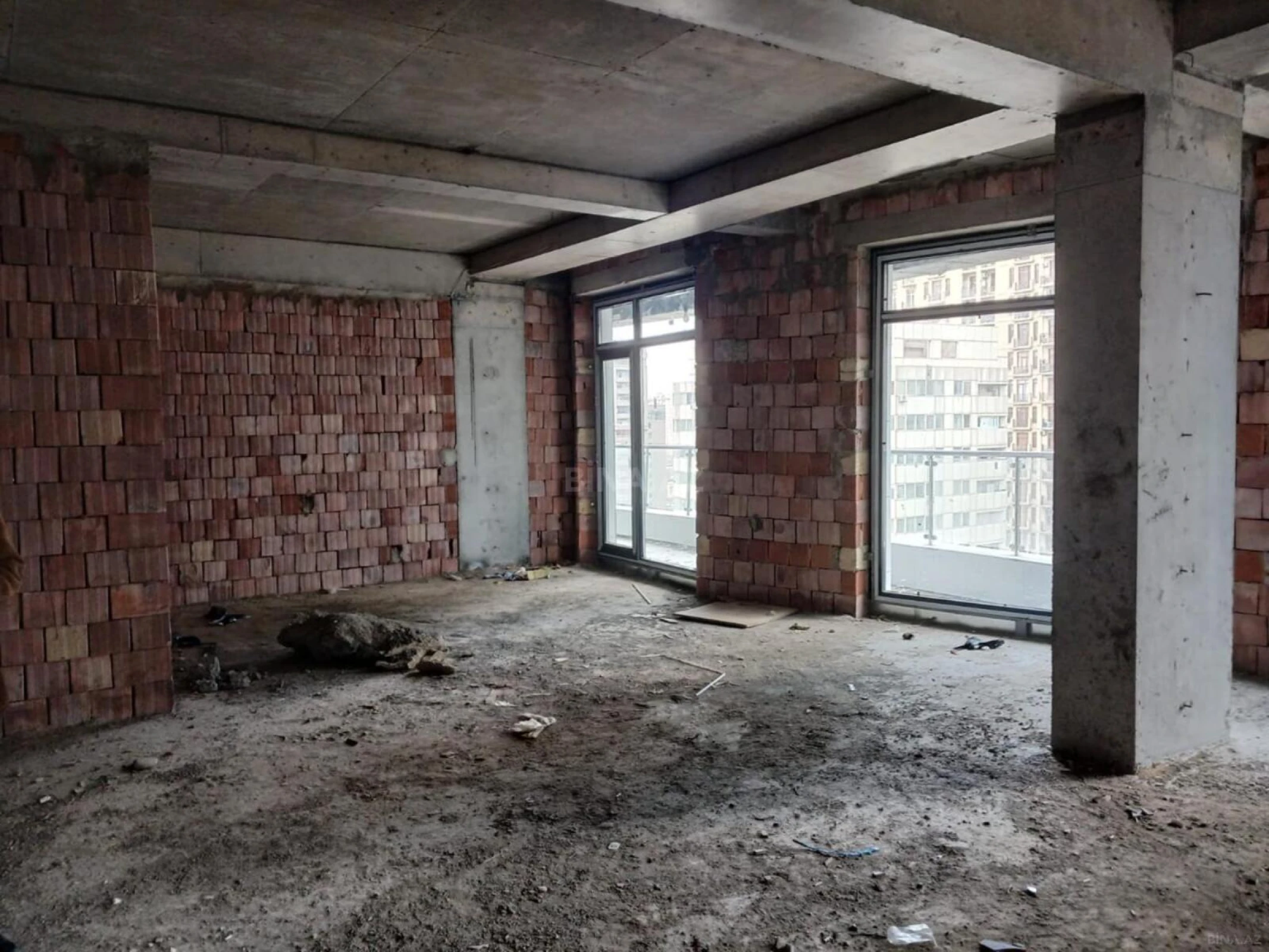 Satılır 3 otaqlı mənzil 106 m²