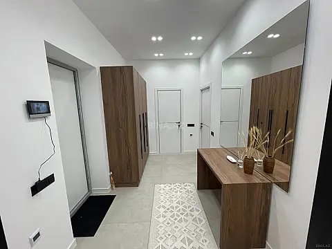 Kirayə verilir 2 otaqlı mənzil 78 m²