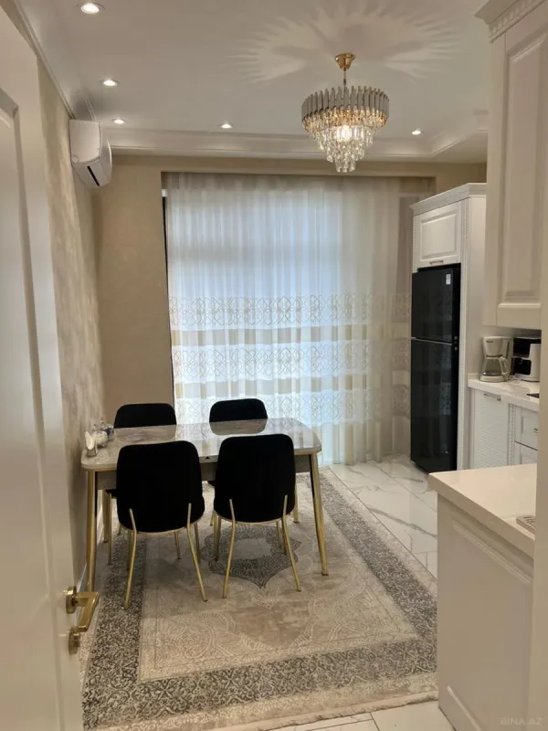 Satılır 3 otaqlı mənzil 148 m²
