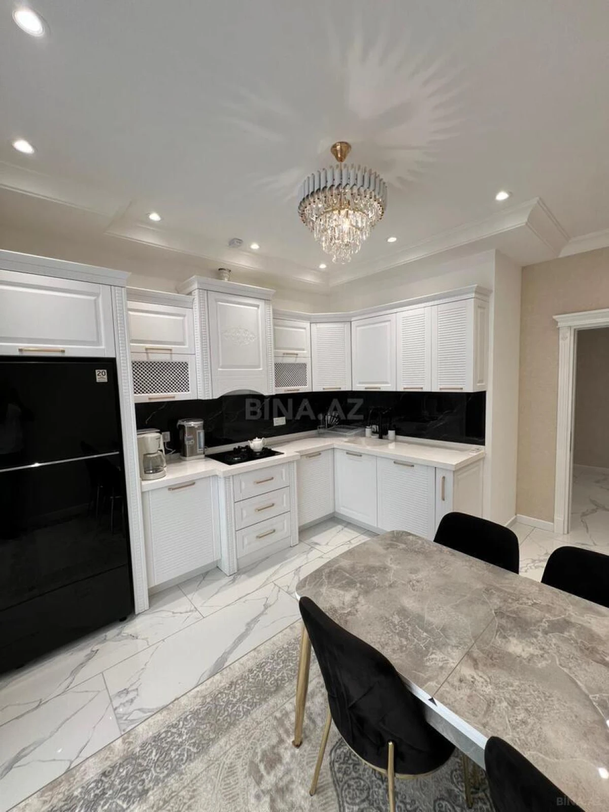 Satılır 3 otaqlı mənzil 148 m²