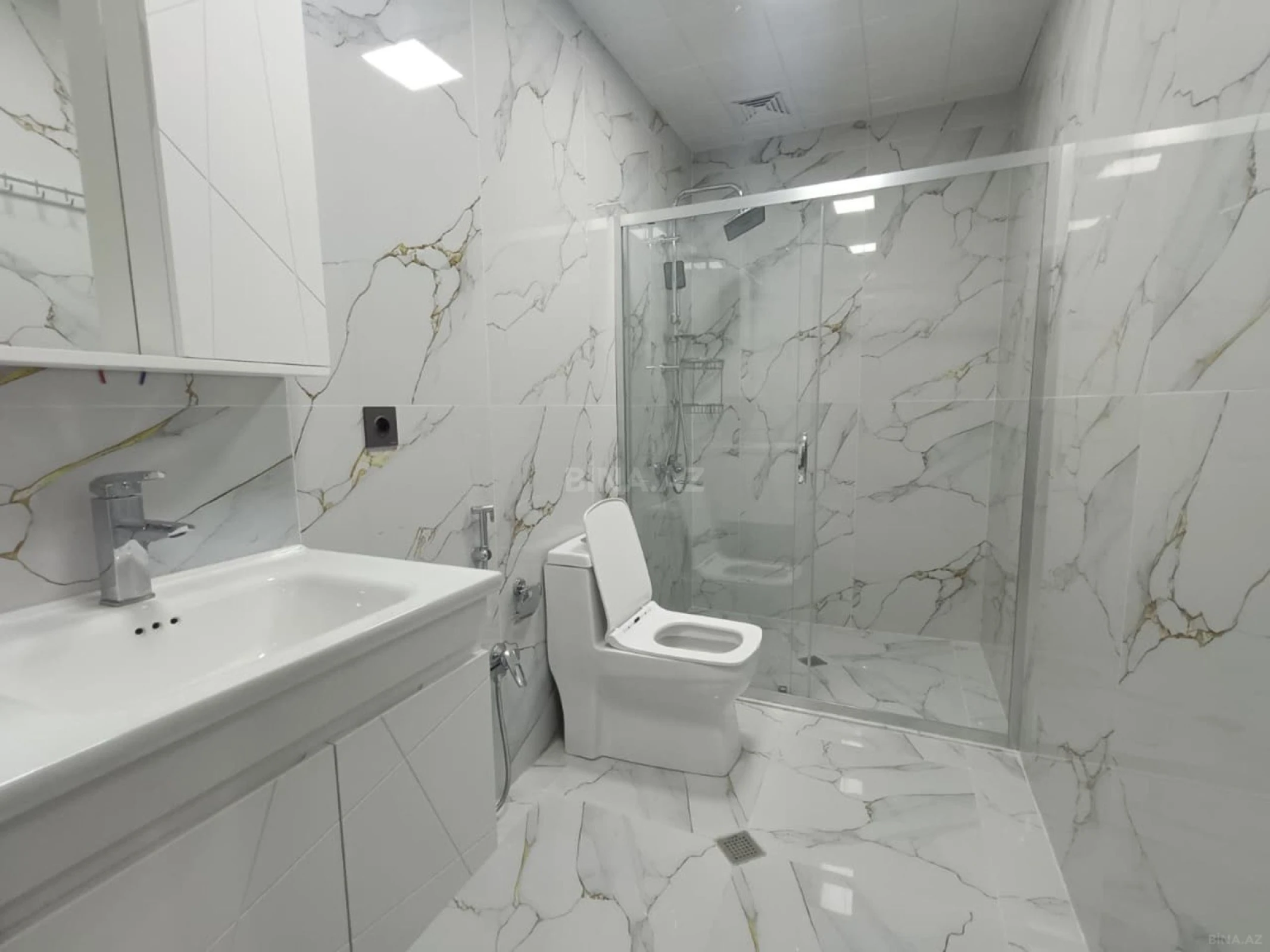 Kirayə verilir 2 otaqlı mənzil 70 m²