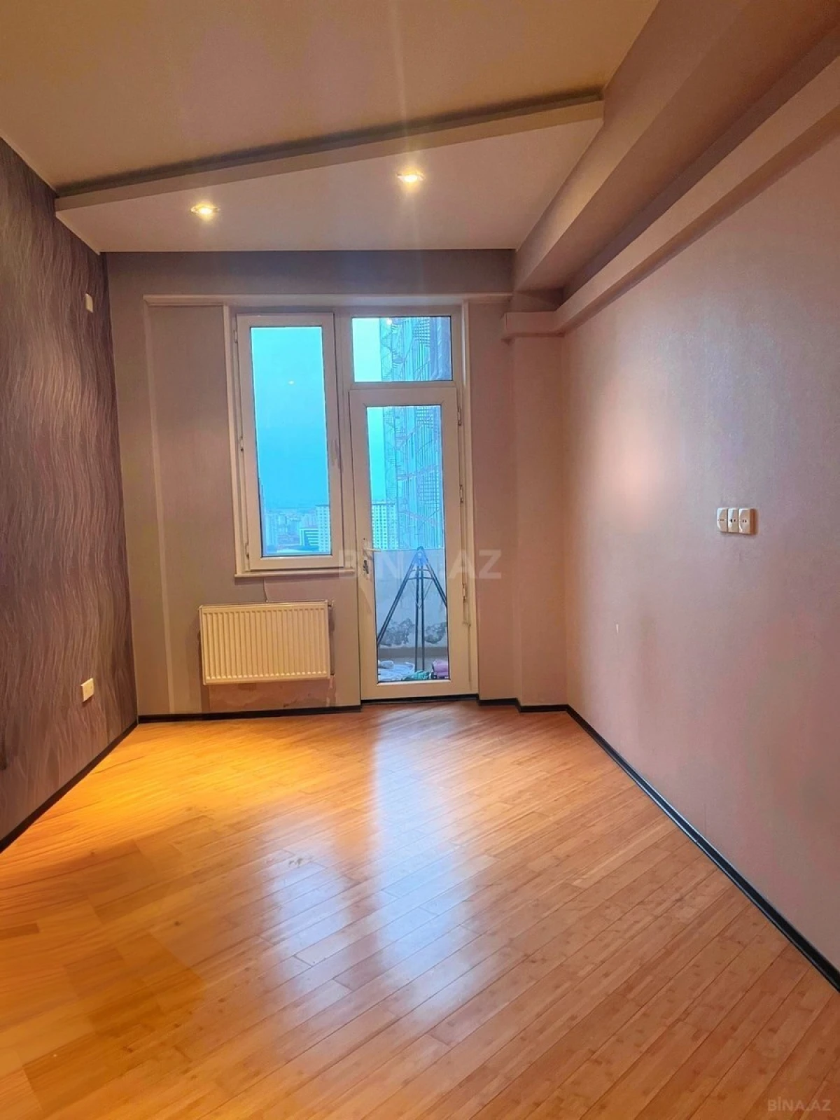 Satılır 2 otaqlı mənzil 67.5 m²