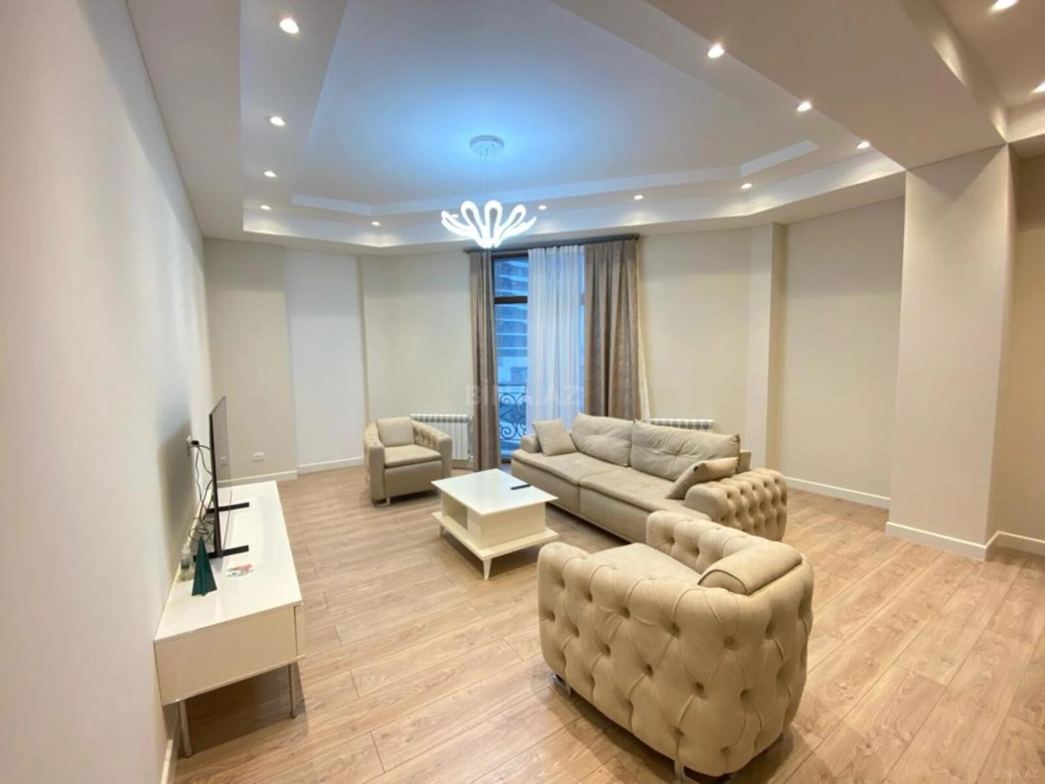 Kirayə verilir 3 otaqlı mənzil 140 m²