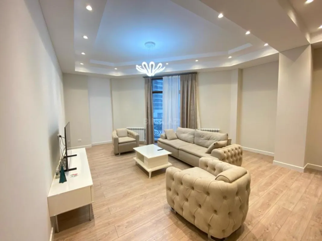 Kirayə verilir 3 otaqlı mənzil 140 m²