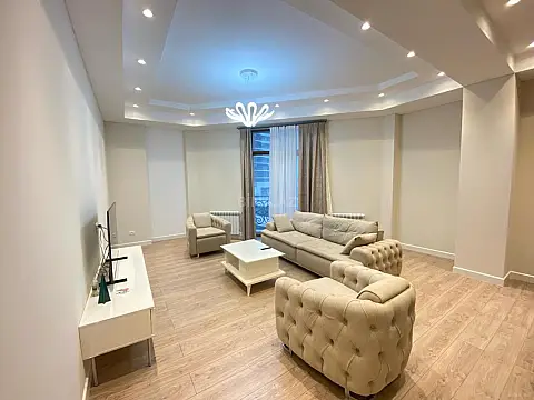 Kirayə verilir 3 otaqlı mənzil 140 m²