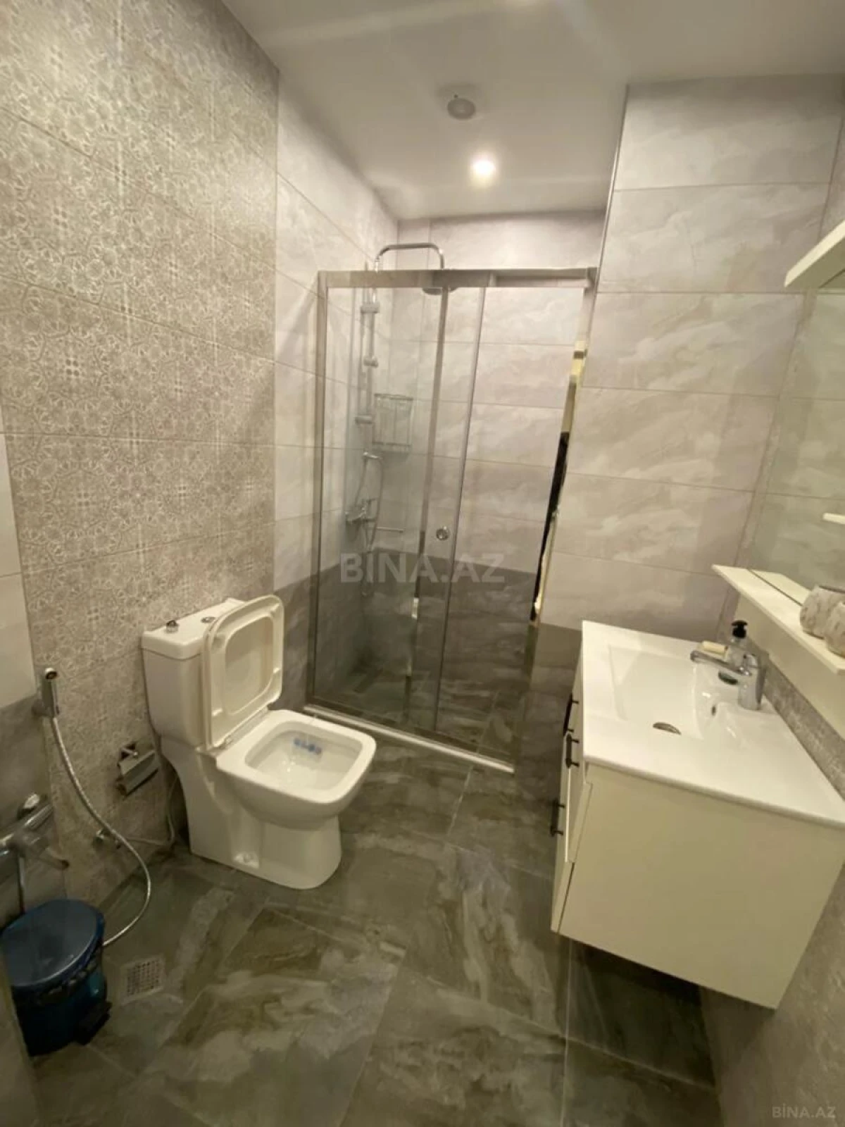 Kirayə verilir 3 otaqlı mənzil 140 m²