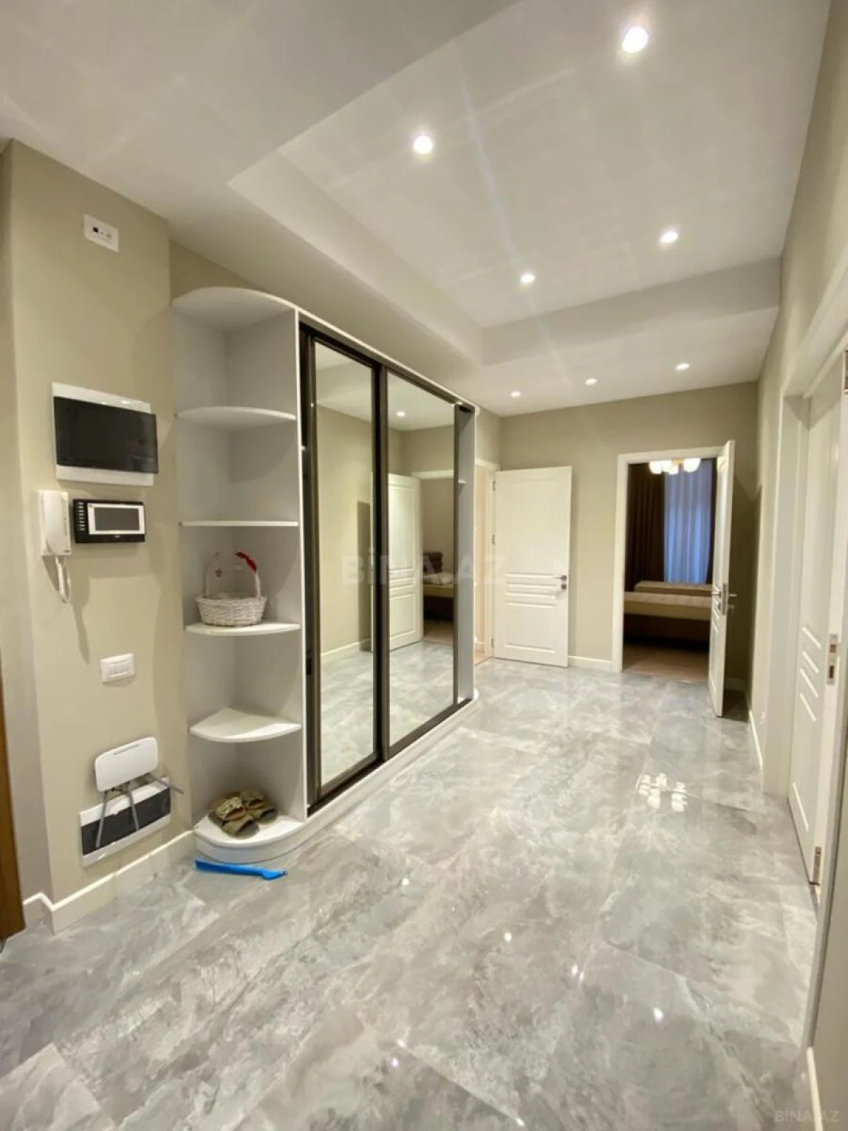 Kirayə verilir 3 otaqlı mənzil 140 m²