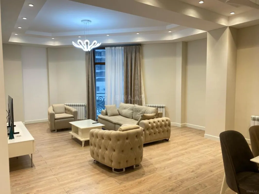 Kirayə verilir 3 otaqlı mənzil 140 m²