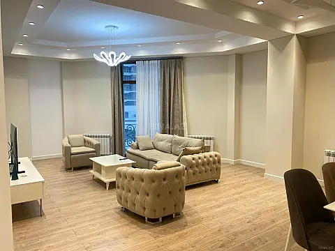 Kirayə verilir 3 otaqlı mənzil 140 m²