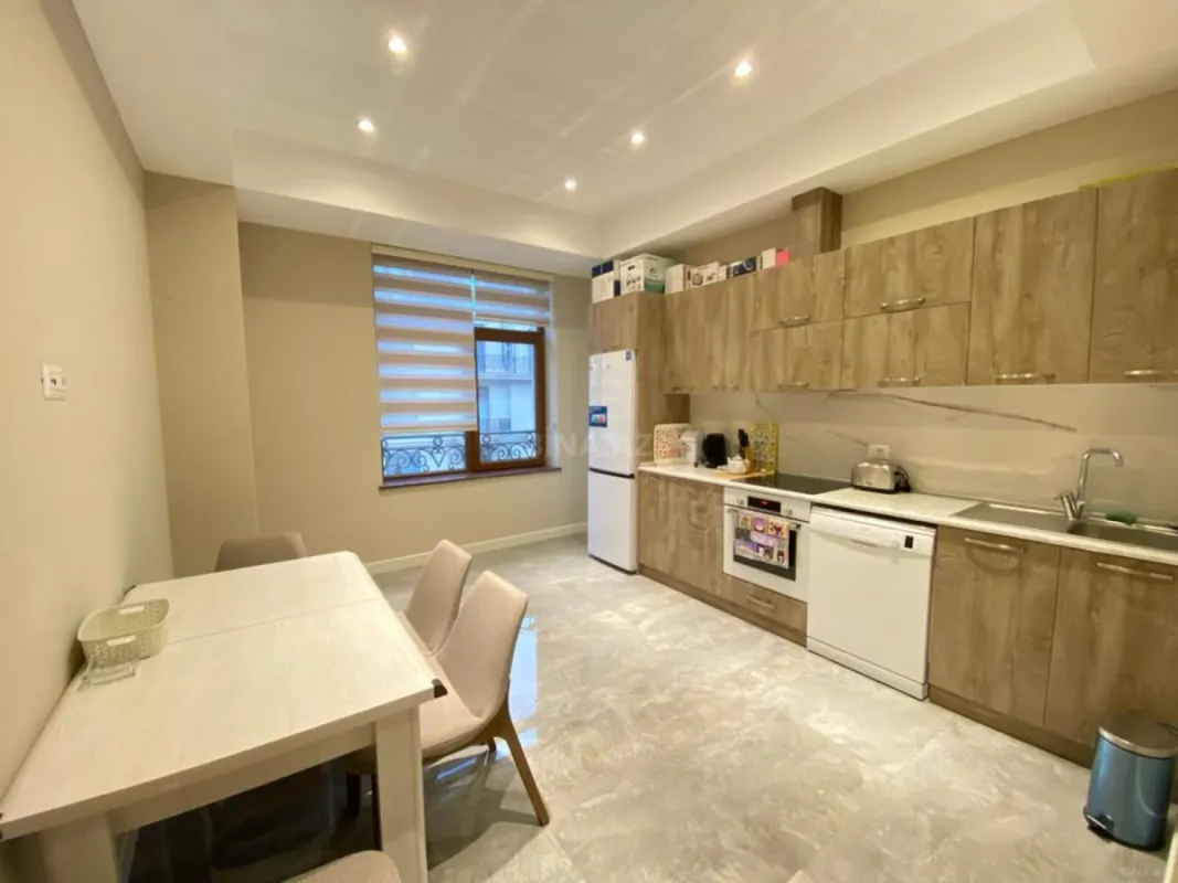 Kirayə verilir 3 otaqlı mənzil 140 m²