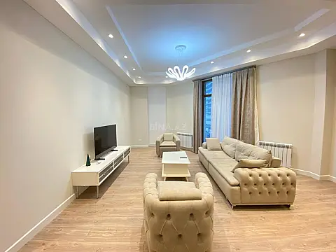 Kirayə verilir 3 otaqlı mənzil 140 m²