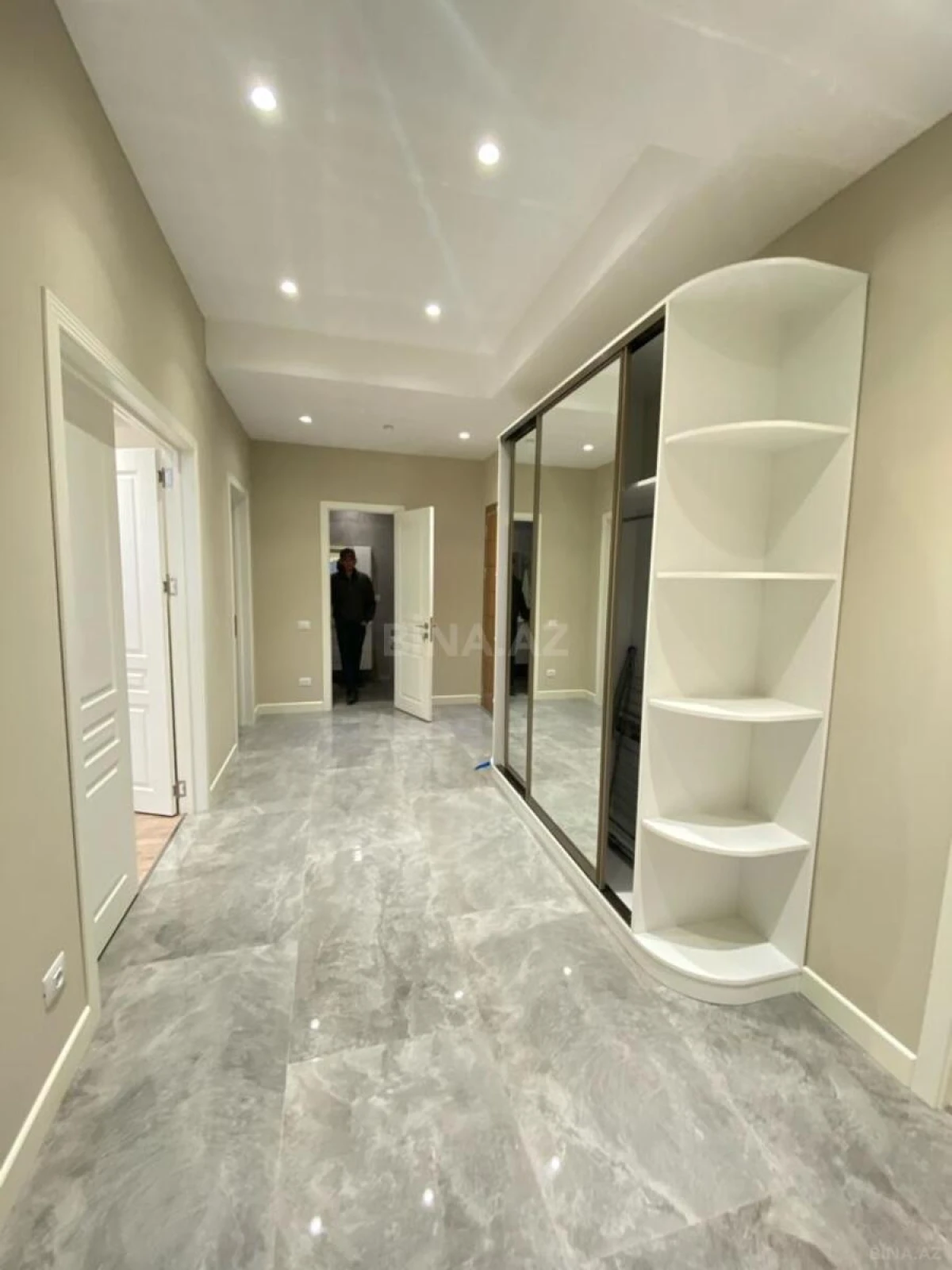 Kirayə verilir 3 otaqlı mənzil 140 m²