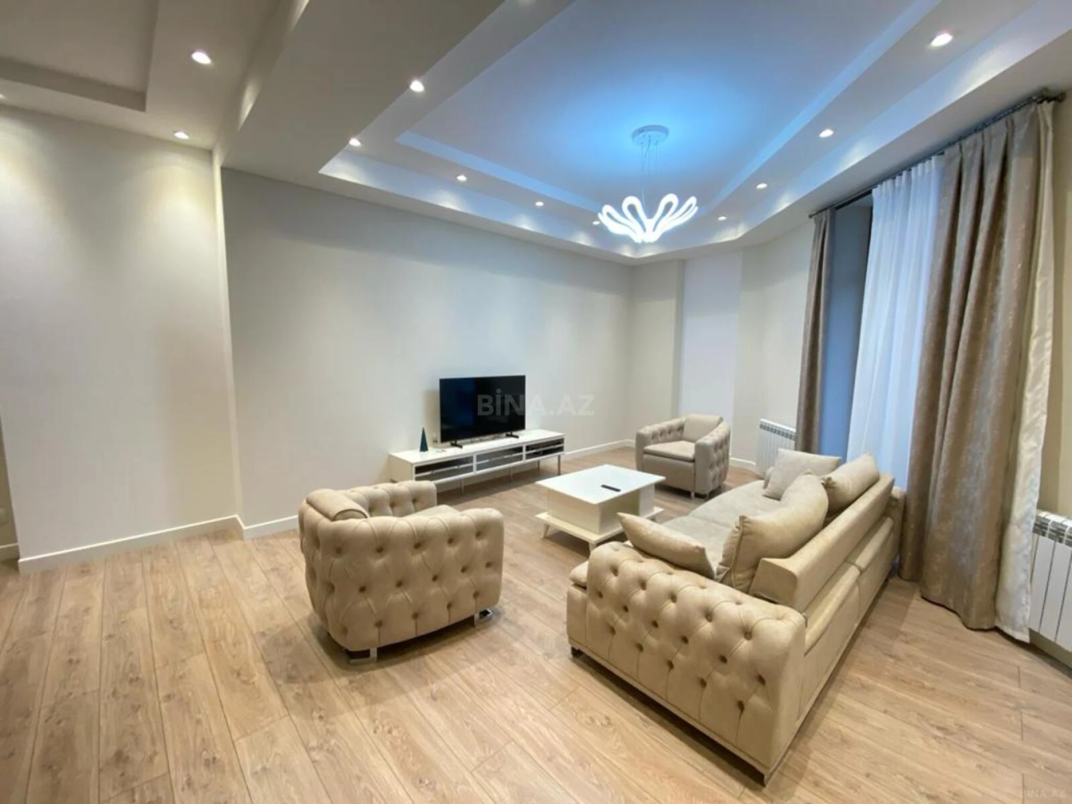 Kirayə verilir 3 otaqlı mənzil 140 m²