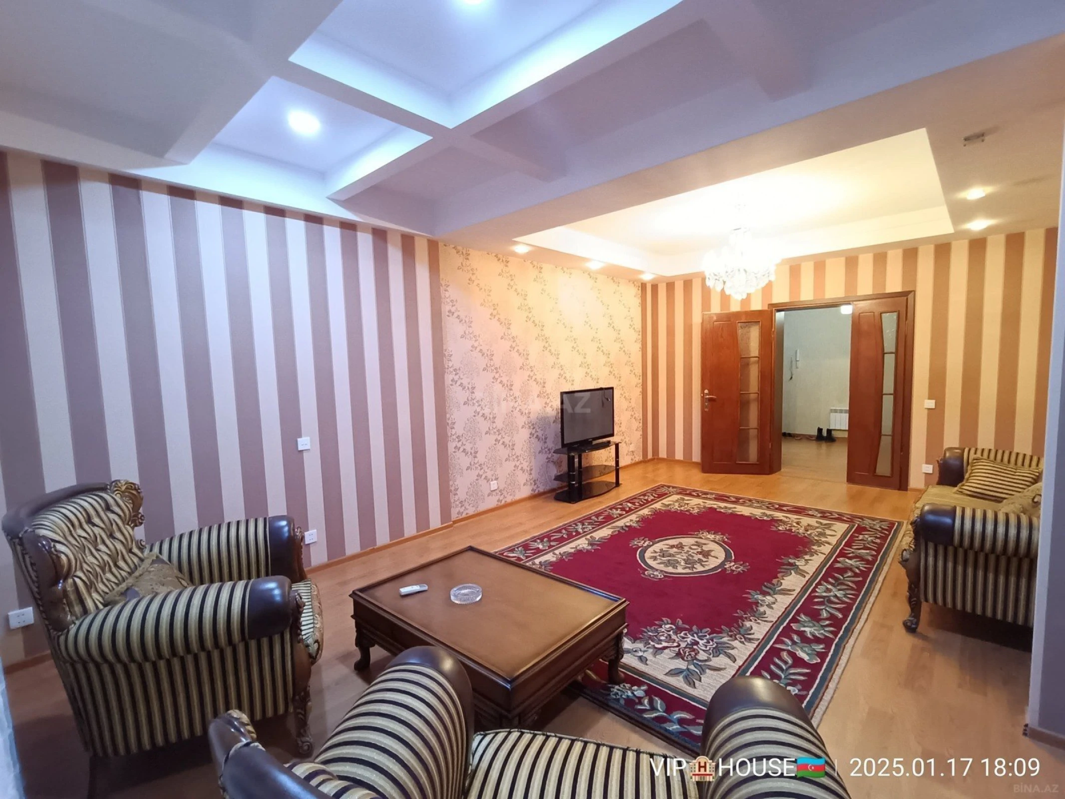 Kirayə verilir 3 otaqlı mənzil 130 m²