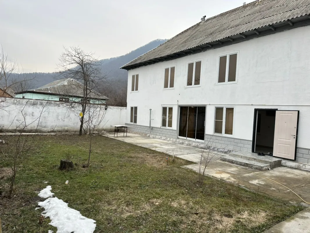 Satılır 5 otaqlı həyət evi 160 m²