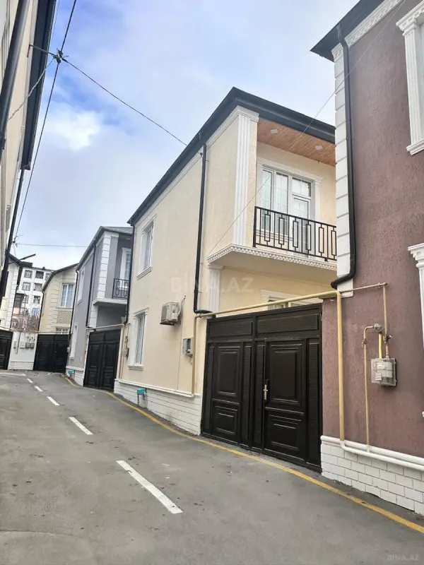 Satılır 4 otaqlı həyət evi 180 m²