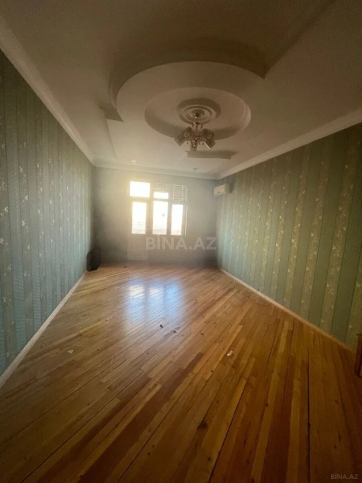 Satılır 3 otaqlı mənzil 122 m²