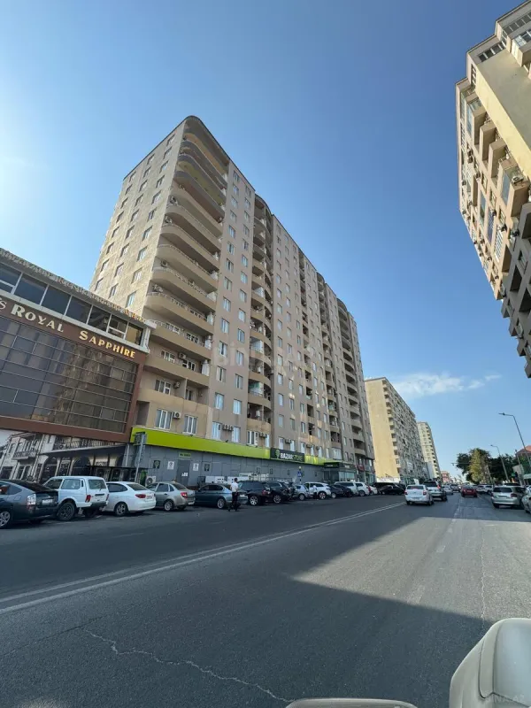Satılır 3 otaqlı mənzil 122 m²