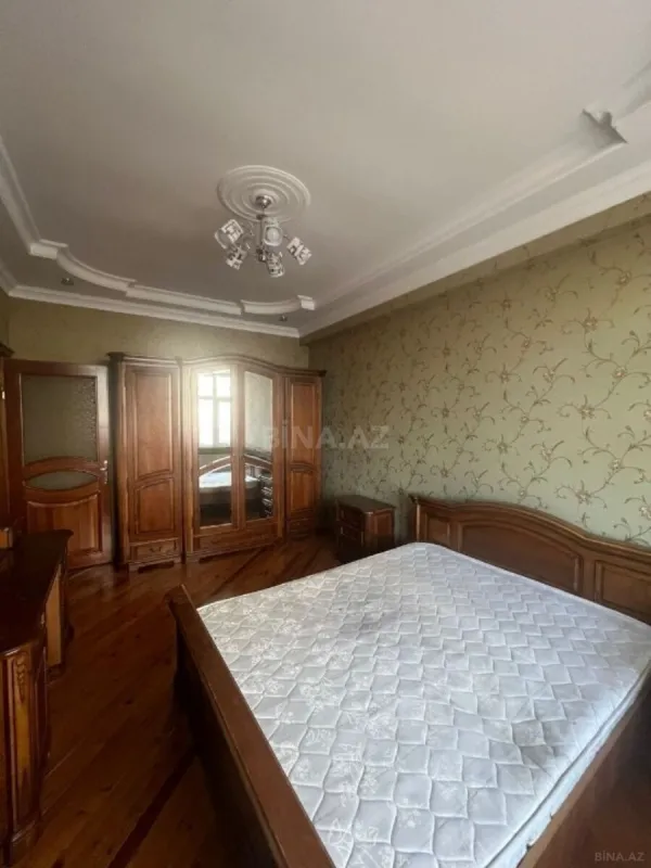 Satılır 3 otaqlı mənzil 122 m²