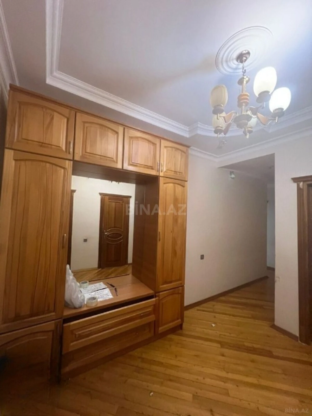 Satılır 3 otaqlı mənzil 122 m²