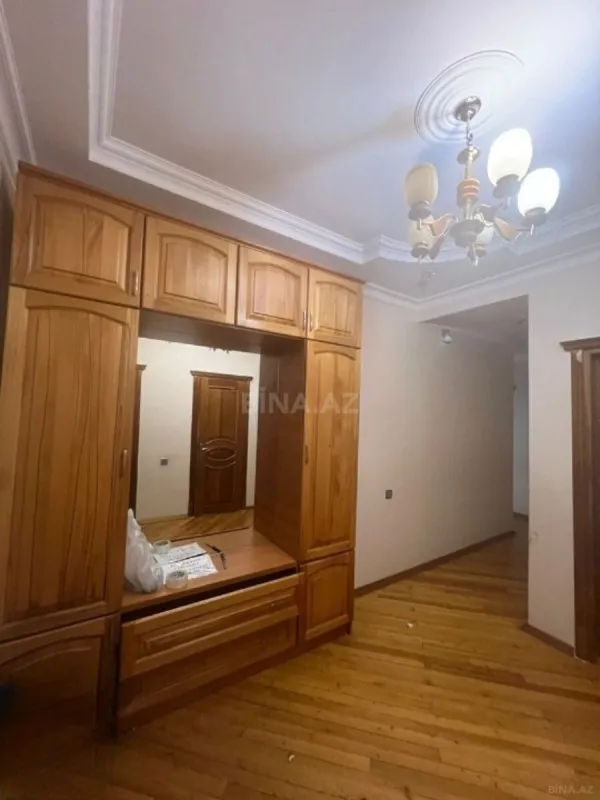 Satılır 3 otaqlı mənzil 122 m²