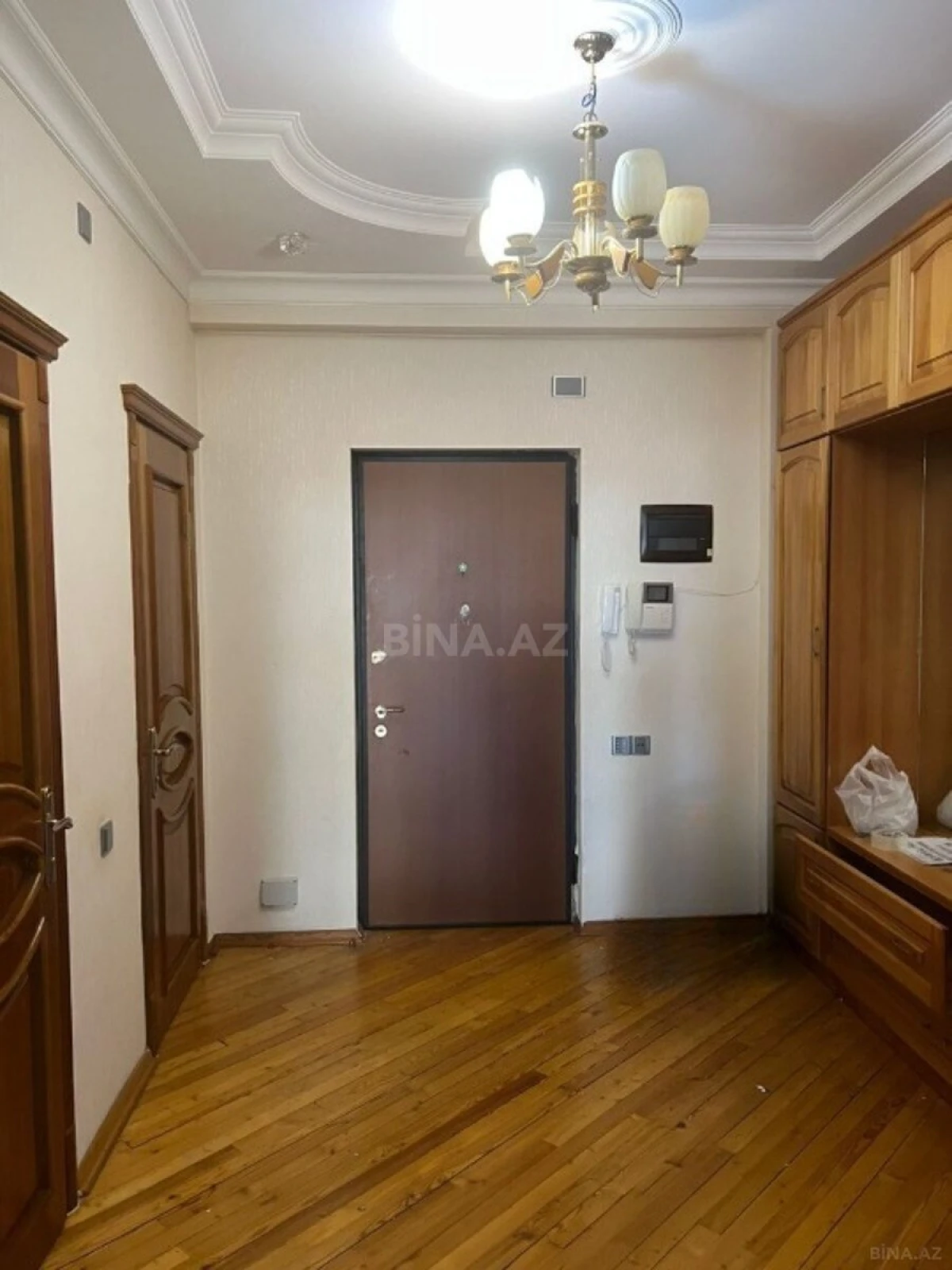 Satılır 3 otaqlı mənzil 122 m²