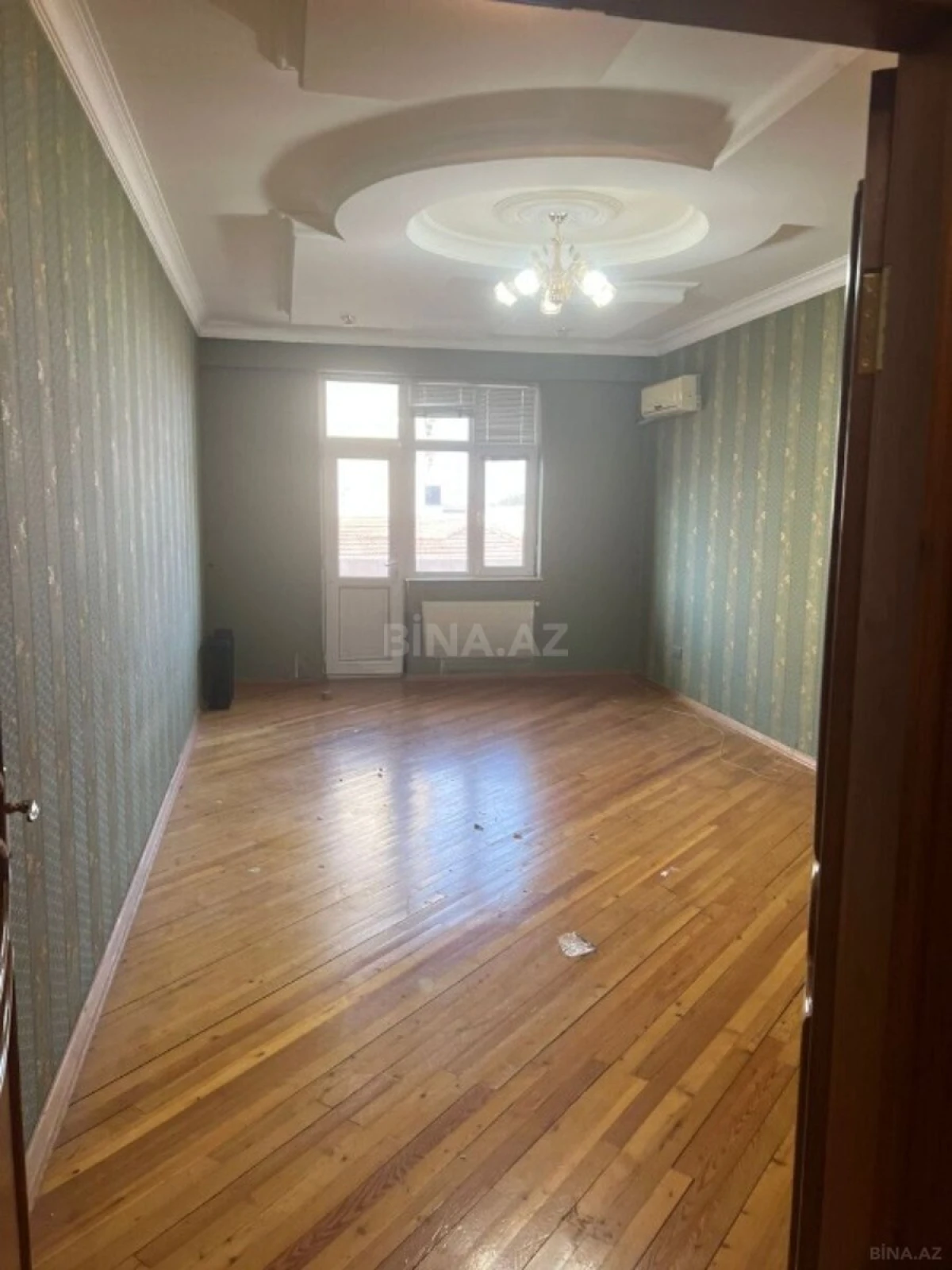 Satılır 3 otaqlı mənzil 122 m²