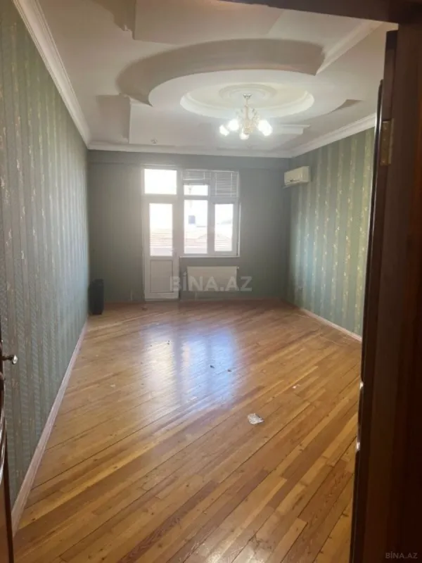Satılır 3 otaqlı mənzil 122 m²