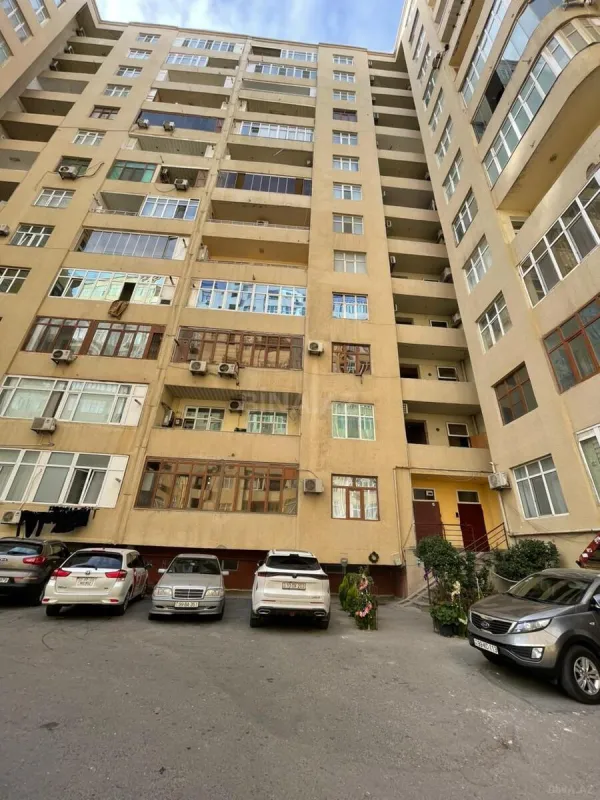 Satılır 3 otaqlı mənzil 122 m²