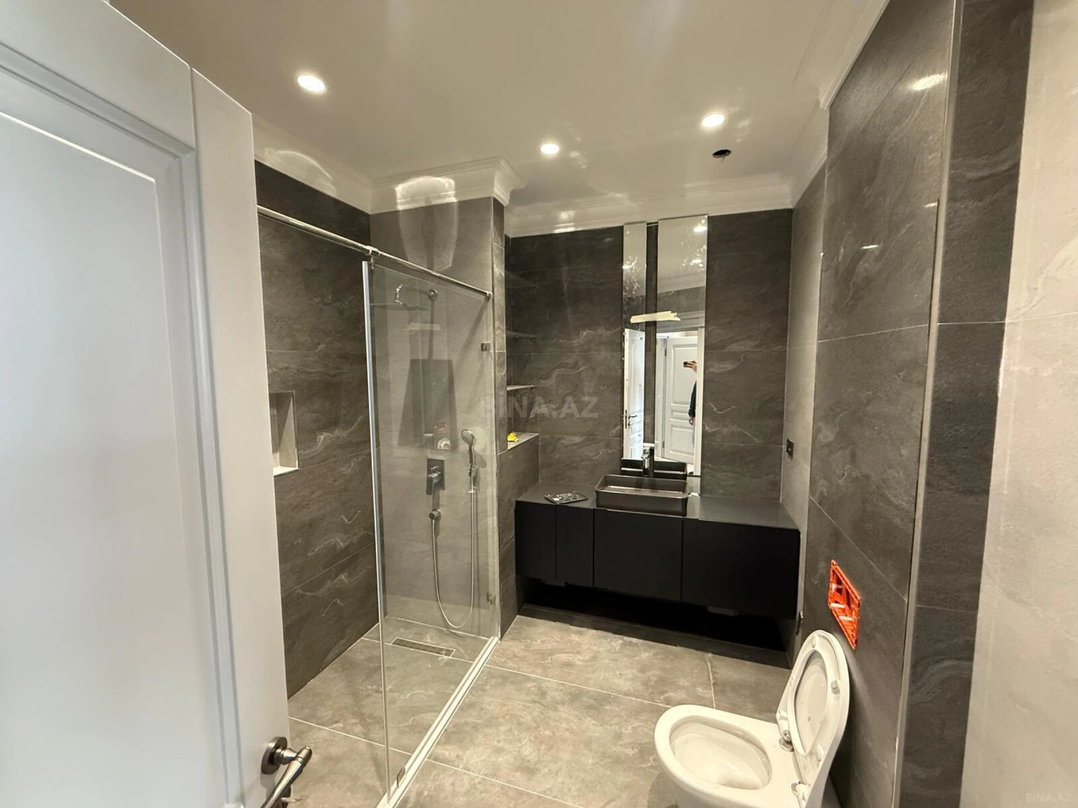 Kirayə verilir 4 otaqlı ofis 225 m²