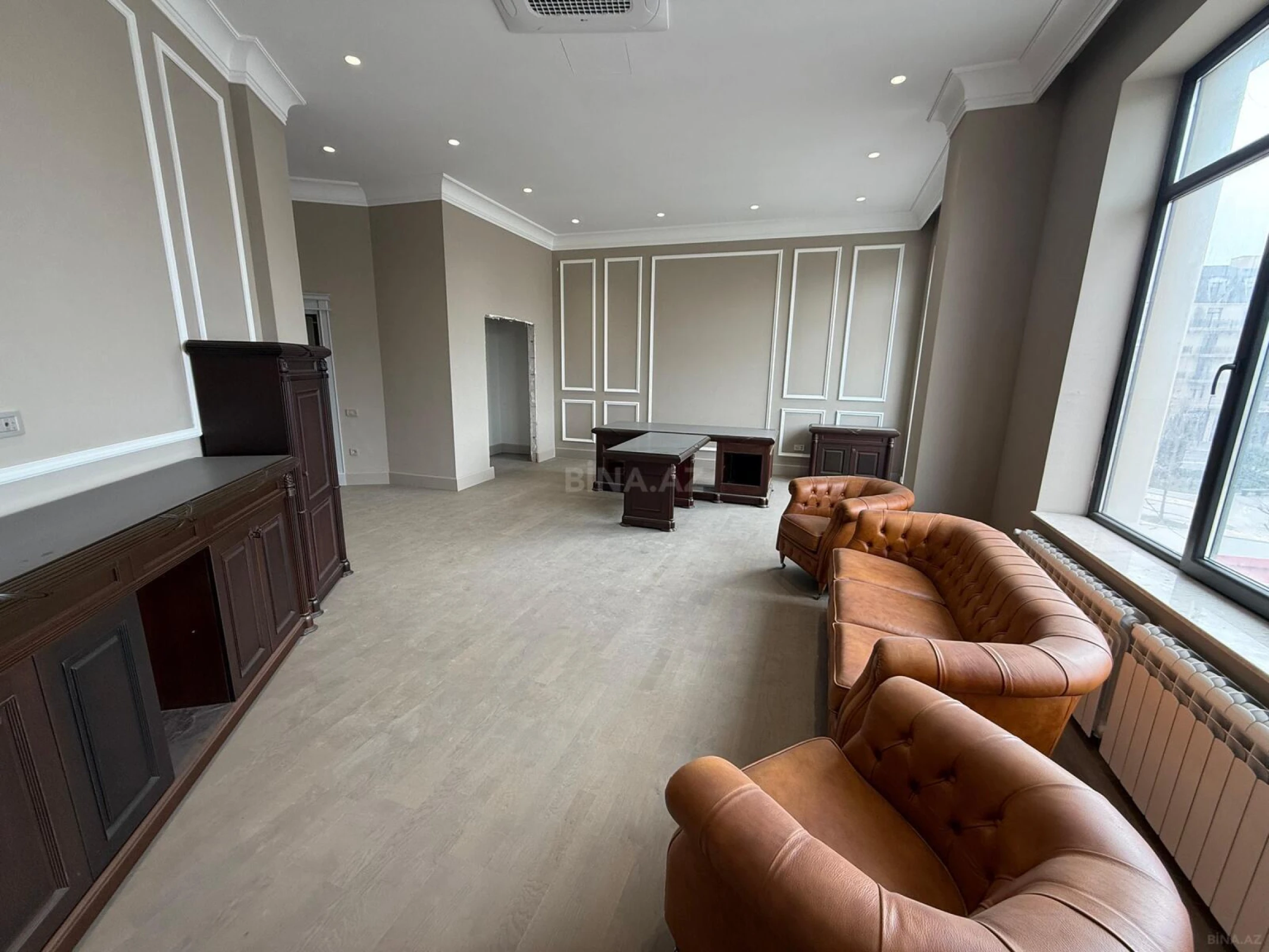 Kirayə verilir 4 otaqlı ofis 225 m²