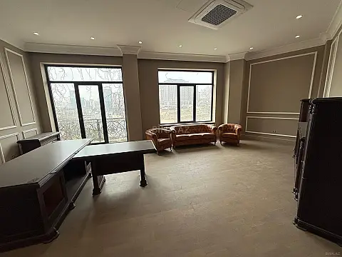 Kirayə verilir 4 otaqlı ofis 225 m²