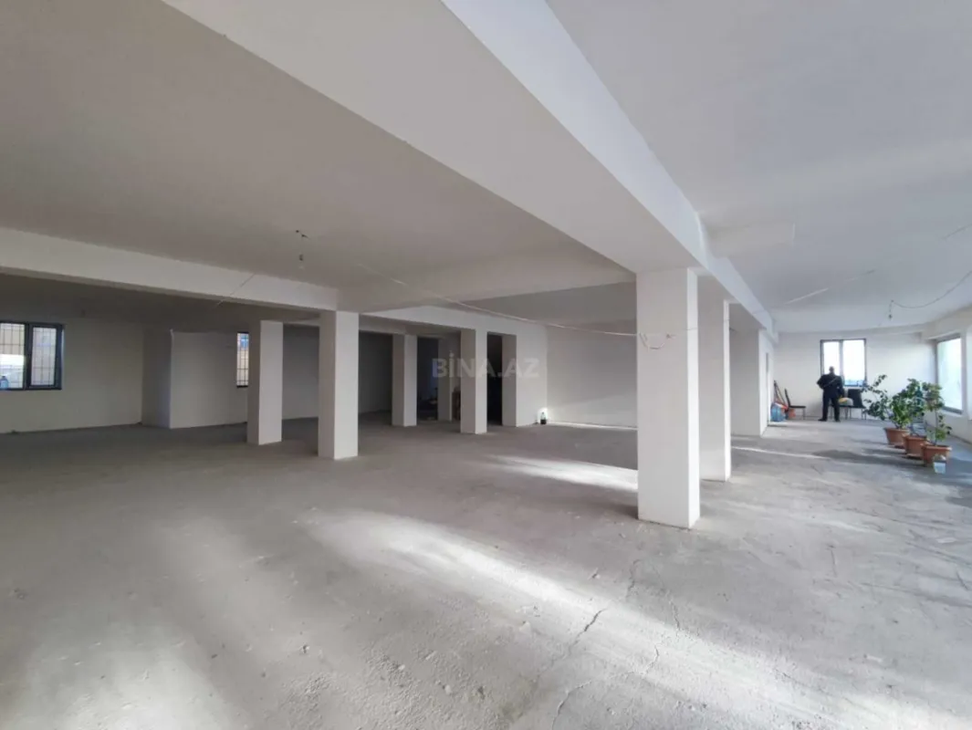 Satılır 9 otaqlı həyət evi 900 m²