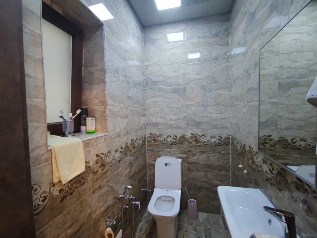 Satılır 9 otaqlı həyət evi 900 m²