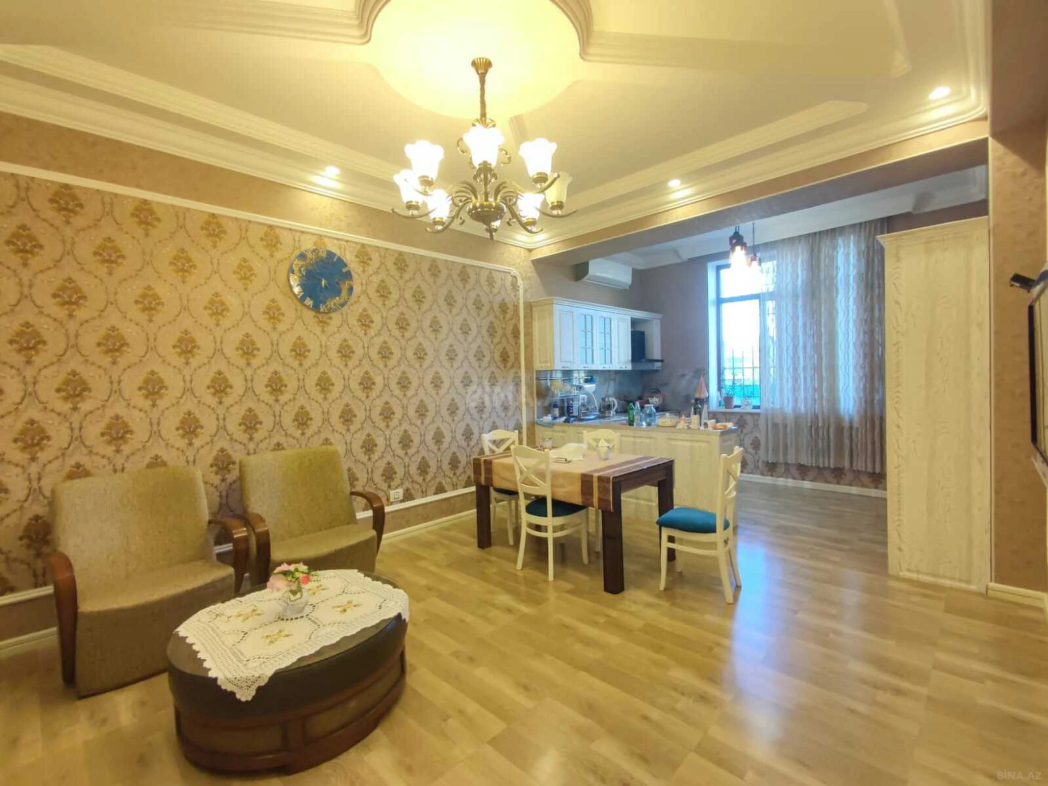 Satılır 9 otaqlı həyət evi 900 m²