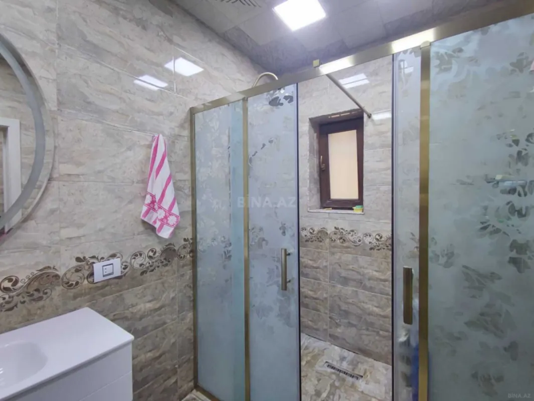 Satılır 9 otaqlı həyət evi 900 m²