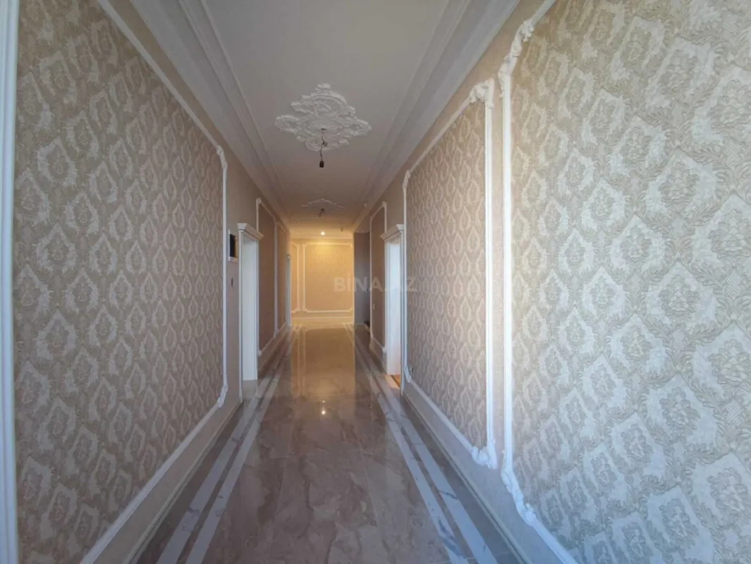 Satılır 9 otaqlı həyət evi 900 m²