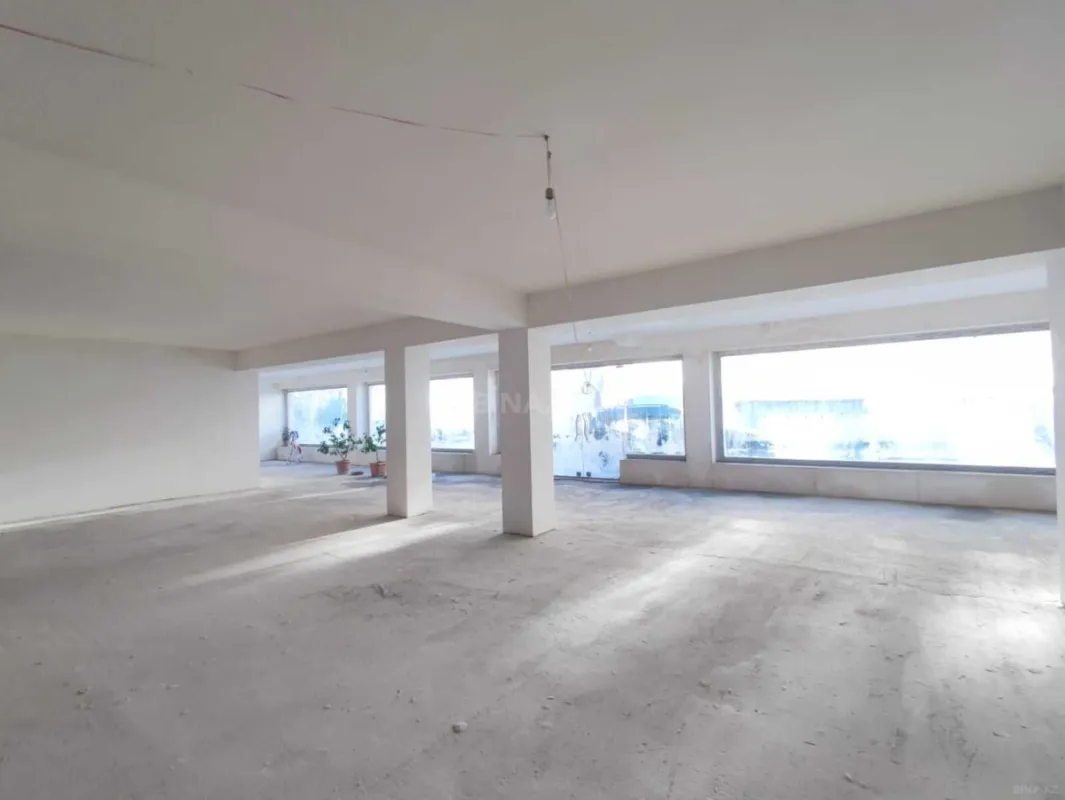 Satılır 9 otaqlı həyət evi 900 m²